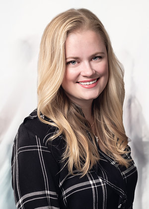 Kelly Fridline Headshot